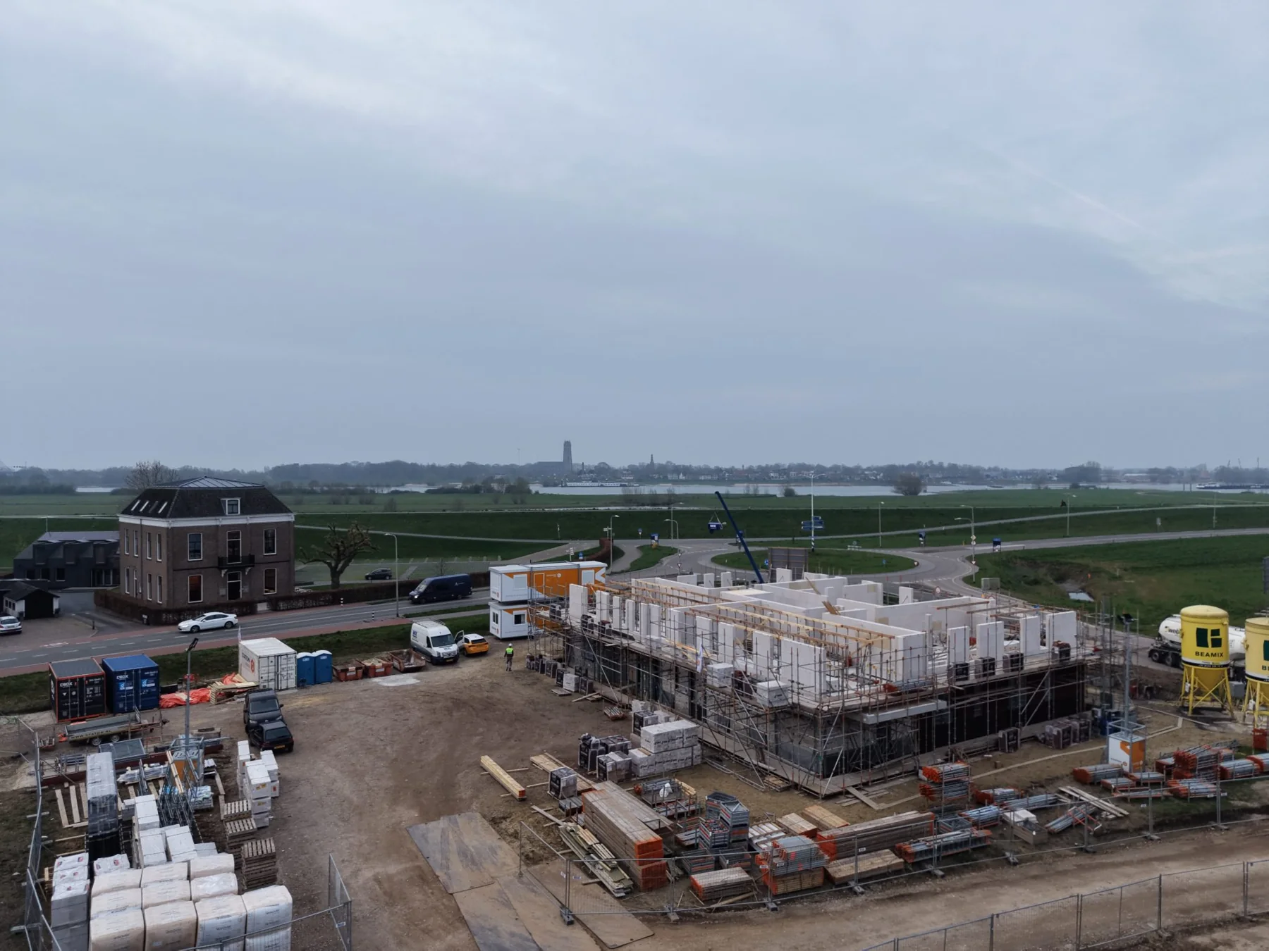 Kalkzandsteen lijmwerk op een nieuwbouwplaats in Gelderland — WK Lijmwerken Nijmegen